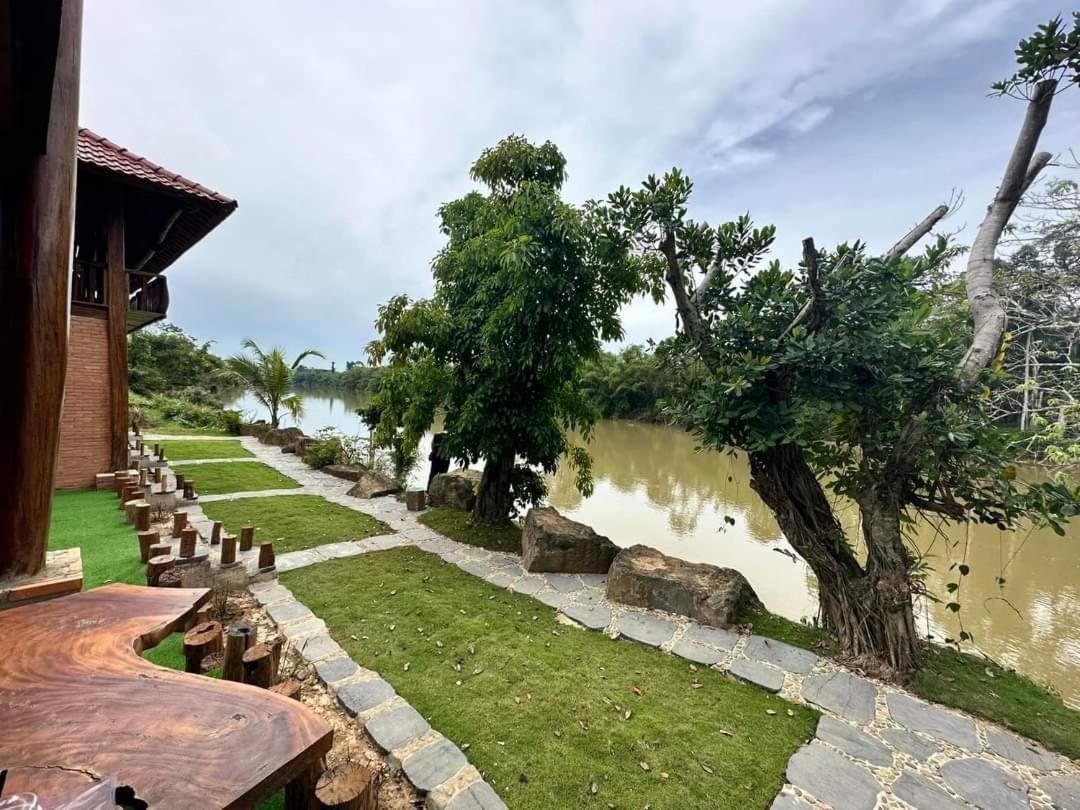 Floor River View Cat Tien Luaran gambar